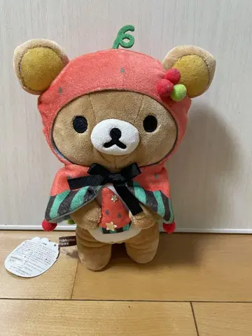 이치고 모자를 쓴 리락쿠마 봉제 인형
