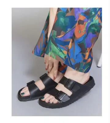 BIRKENSTOCK ARIZONA EXQUISITE 블랙 샌들