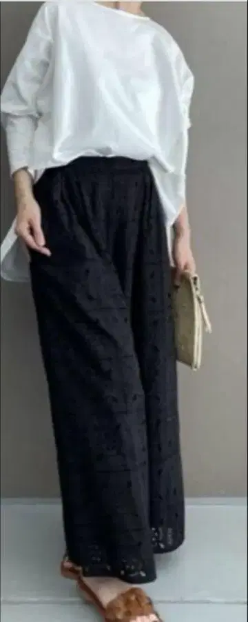 새상품 비어즐리 스퀘어 컷 레이스 팬츠 네이비