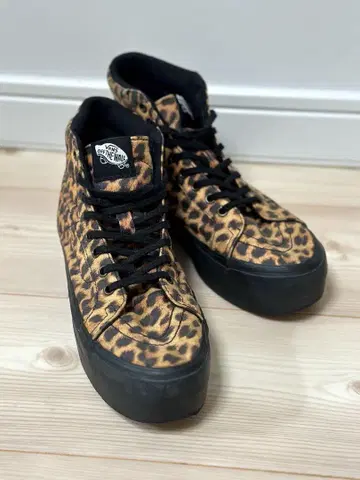 Vans 레오파드 무늬 하이컷 스니커즈