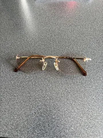 Giorgio Armani 1974 골드 프레임 안경