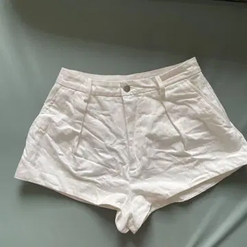 ZARA 화이트 숏팬츠
