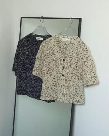 Vneck Dot Blouse 안느크 네이비 새상품