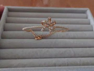 SWAROVSKI 스와로브스키 팔찌 볼타 리본 뱅글