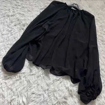 새상품급 두지엠 클라세 23AW 폴리에스테르 쉬폰 시어 블라우스 블랙
