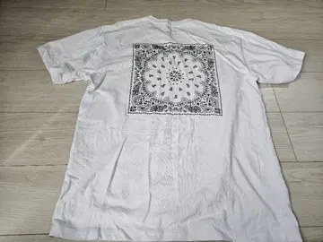 NEW ERA 반다나 패턴 T셔츠 XL