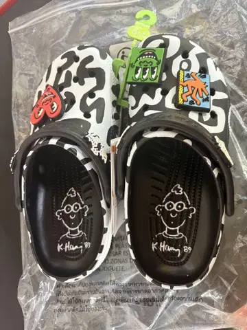 crocs 키스 해링 클래식 크로그 샌들 사이즈 M4