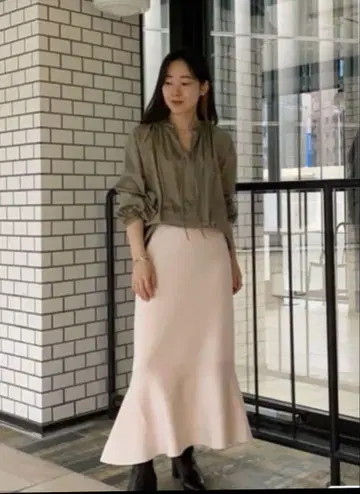 투모로우랜드 Ballsey 하이 카운트 새틴 볼륨 슬리브 블라우스