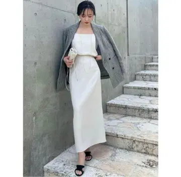 미사용 새상품 어뉴앙스 백 새틴 타이트 스커트 에크루 M 사이즈