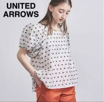 모모 치하루 착용 UNITED ARROWS 플라워 자카드 블라우스