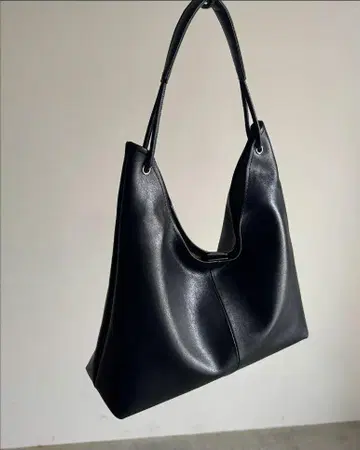 JISTORY TRIANGLE LEATHER TOTE BAG 블랙