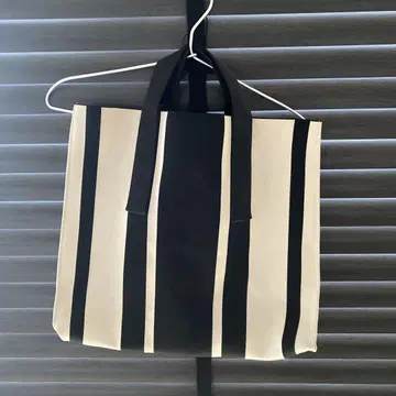 ZARA 스트라이프 토트백 블랙 화이트