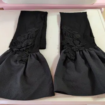 사엘라 블랙 꽃무늬 자수 암커버