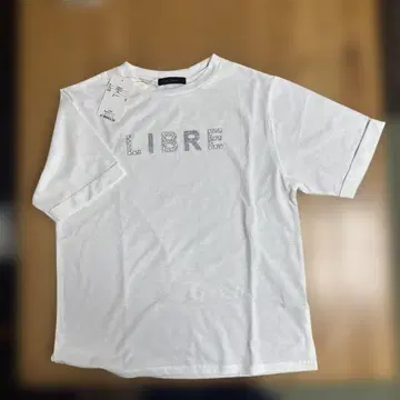 미사용 새상품 Bou Jeloud 화이트T셔츠 LIBRE