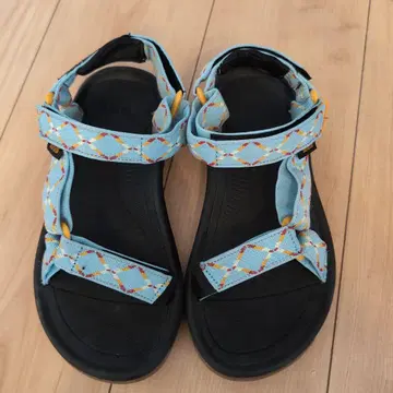 테바 허리케인 XLT2 샌들 23cm