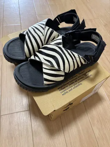 새상품급 SHAKA 스포츠 샌들 FIESTA COWHAIR 23cm