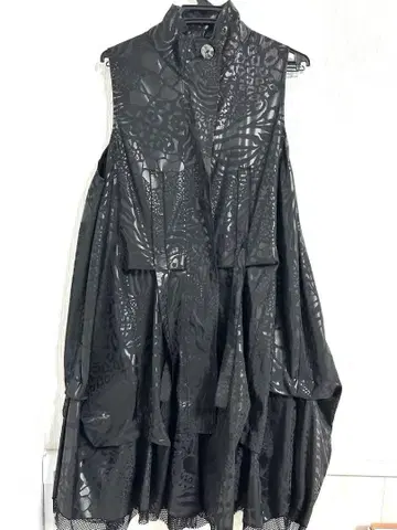 슬리브리스 튜닉 베스트 블랙 레이어드 디자인