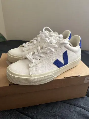 VEJA 화이트/블루 스니커즈 사이즈 38
