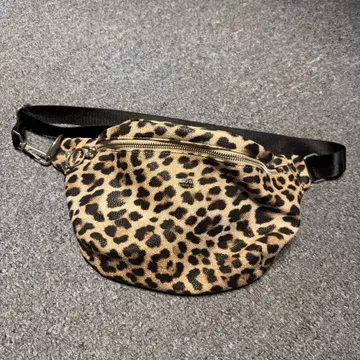 MOUSSY 레오파드 무늬 바디백