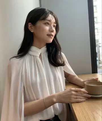 laubeblanc Cape sleeve Chiffon Blouse