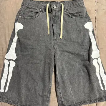 vanson 스켈레톤 프린트 숏팬츠 32