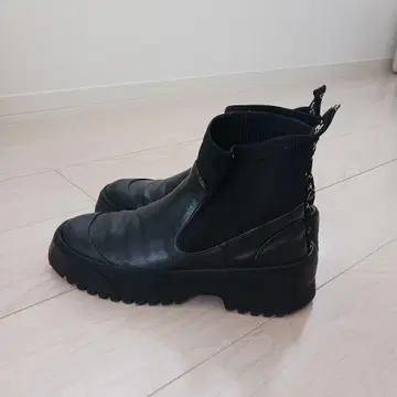 ZARA TRF 사이드 고어 부츠