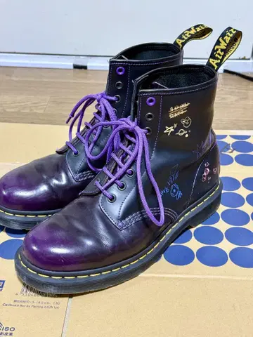 [ 초레어 ] Dr.Martens 1460 8홀 BT21 콜라보 UK8