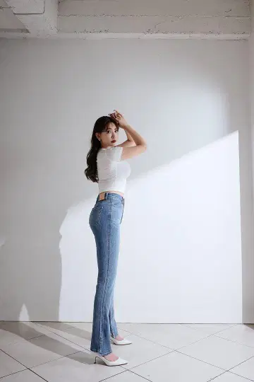 lightblue New York High-Waisted Jeans 23