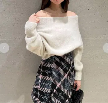 Snidel 폭스 알파카 오프숄더 풀오버