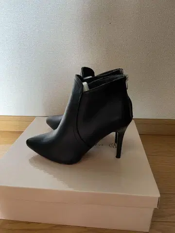 블랙 스틸레토 부티