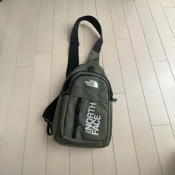THE NORTH FACE 슬링백 올리브 그린