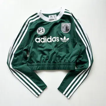 adidas 그린 컬러 크롭 긴팔 티셔츠 숏 기장 상의 아디다스