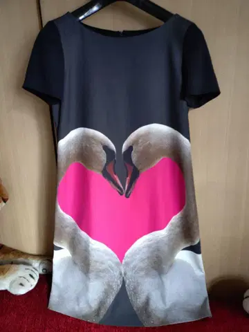 MOSCHINO 반팔 원피스 스완 하트 그림체