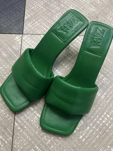 ZARA 완판템 패디드 힐 뮬 그린 자라 샌들 39