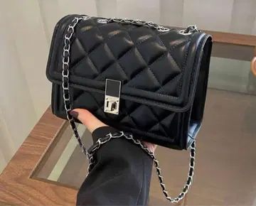 블랙 퀼팅 숄더백