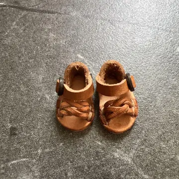 오비츠11 샌들 카멜