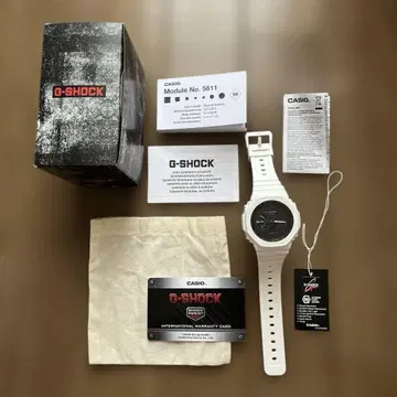 카시오 G-SHOCK GA-2100-7AER 화이트 외박 포함