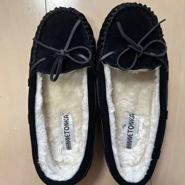 미네통카 모카신 블랙 M 24cm