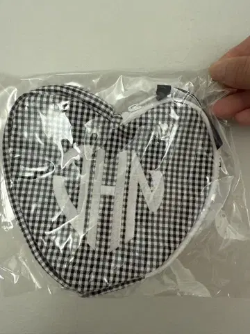 JNHearts 깅엄 체크 하트 파우치 블랙