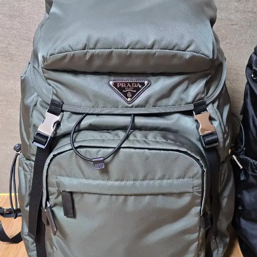 프라다 백팩 2VZ090 사진 1