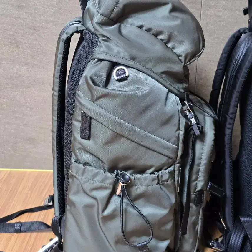 프라다 백팩 2VZ090 사진 2