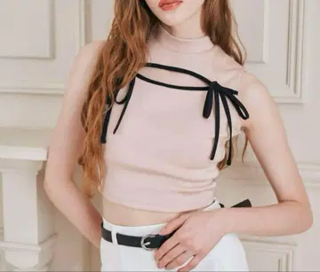다리치 오픈 리본 슬리브리스 컷 상의