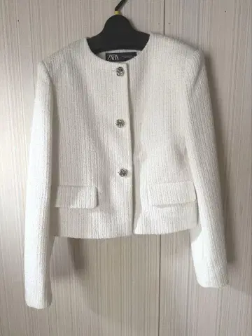 ZARA 화이트 노카라 자켓