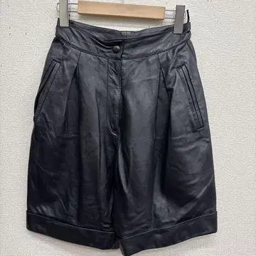 Krizia 크리치아 이탈리아제 천연 가죽 양가죽 숏팬츠 블랙 38