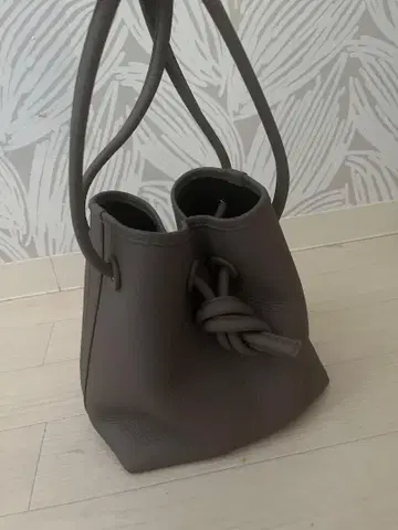 그레이 버킷백 vasic