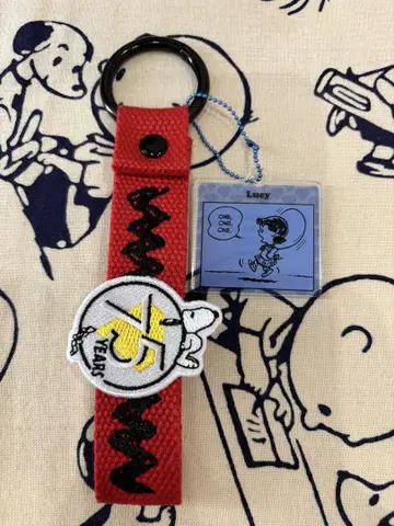 PEANUTS 75주년 자수 택 스트랩 루시