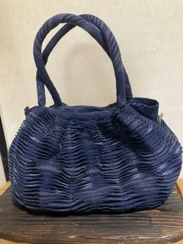새상품 핀턱 핸드백