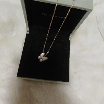 파피용 목걸이