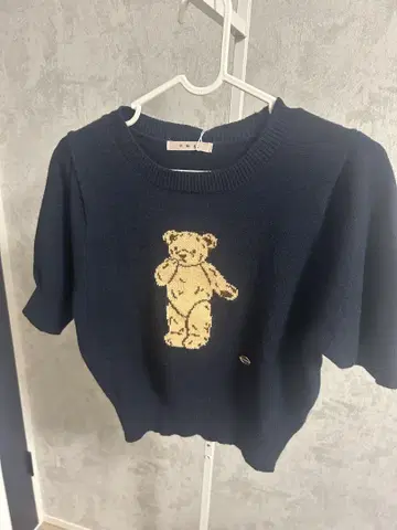곰 자수 네이비 반팔 니트 ems