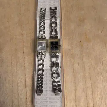Swatch 실버 스퀘어 페이스 시계